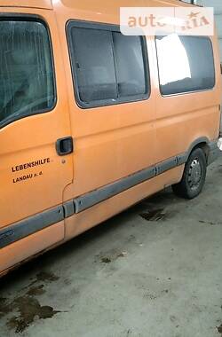 Грузопассажирский фургон Renault Master 2004 в Иршаве