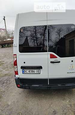 Вантажопасажирський фургон Renault Master 2015 в 