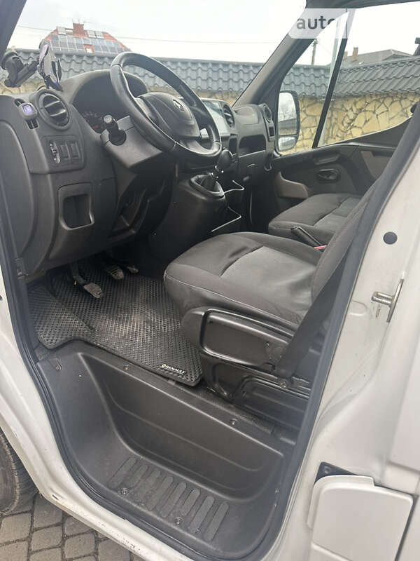 Вантажний фургон Renault Master 2011 в Львові
