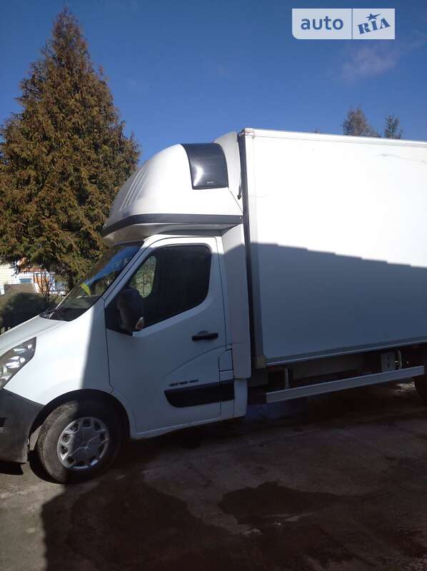 Вантажний фургон Renault Master 2015 в Рівному
