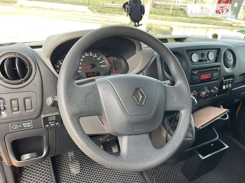 Автовоз Renault Master 2016 в Чернівцях