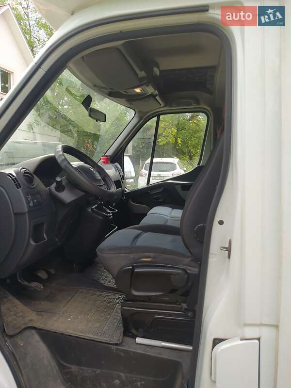 Грузовой фургон Renault Master 2016 в Ужгороде
