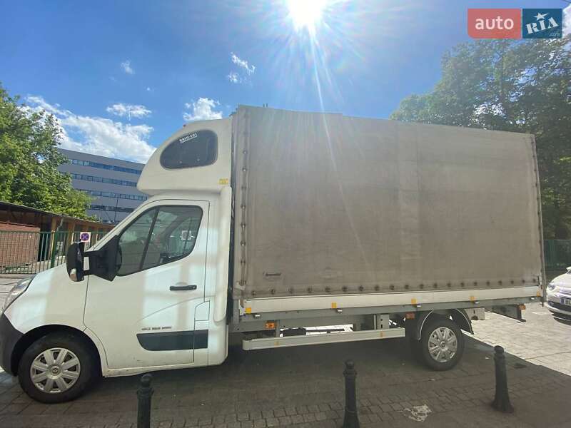 Вантажний фургон Renault Master 2016 в Ужгороді