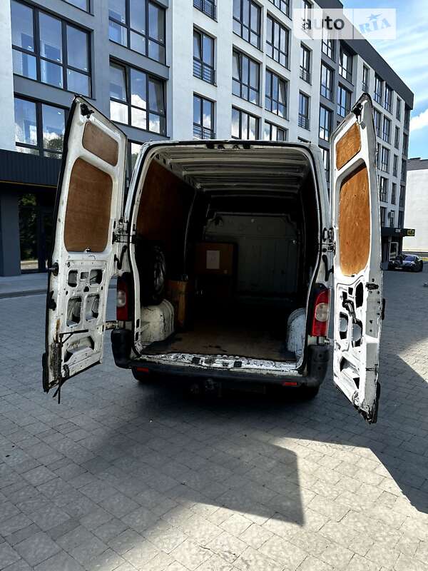 Вантажний фургон Renault Master 2005 в Львові