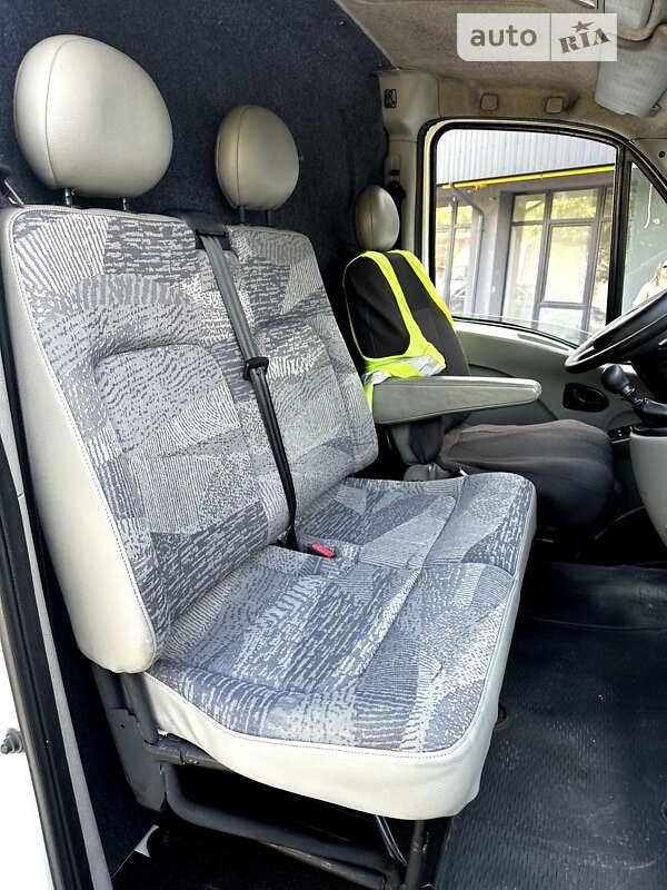 Вантажний фургон Renault Master 2005 в Львові