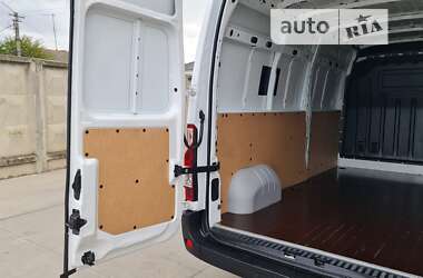 Грузовой фургон Renault Master 2019 в 