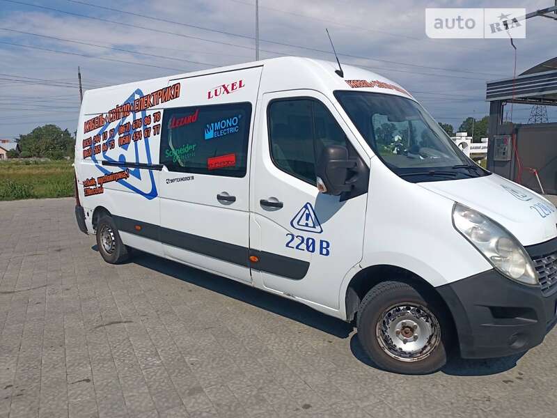 Вантажний фургон Renault Master 2015 в Львові