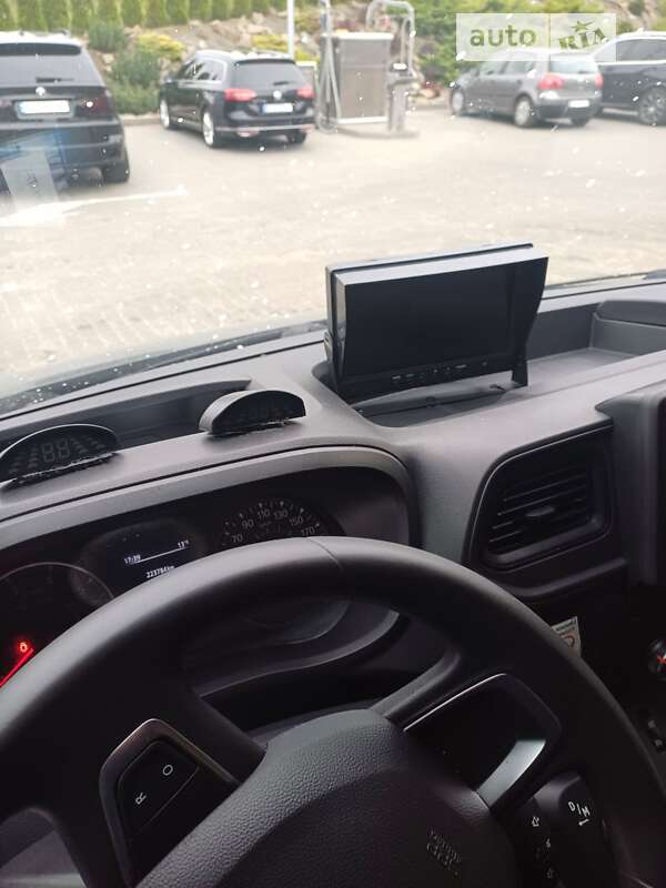 Вантажний фургон Renault Master 2021 в Мостиській