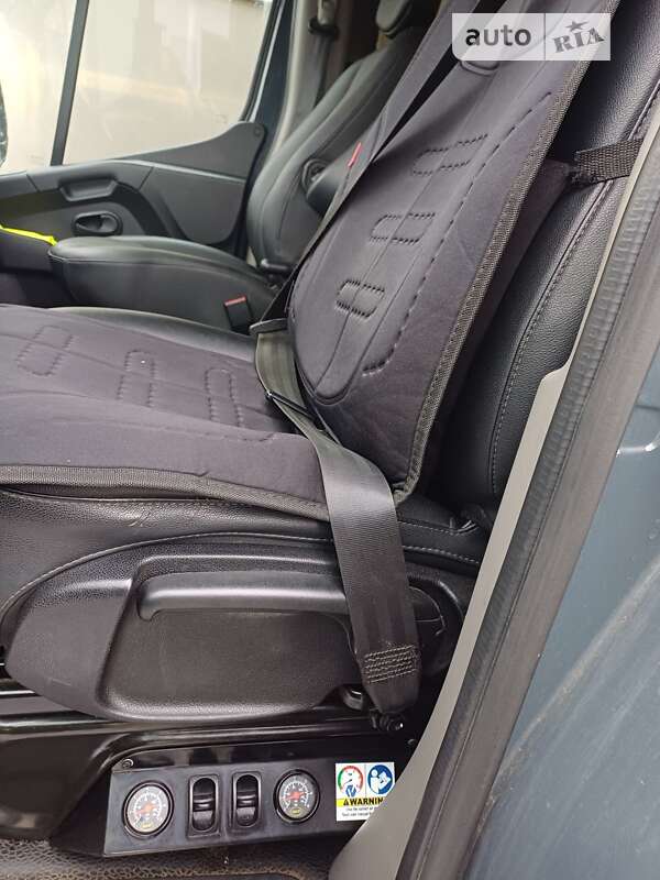 Вантажний фургон Renault Master 2021 в Мостиській