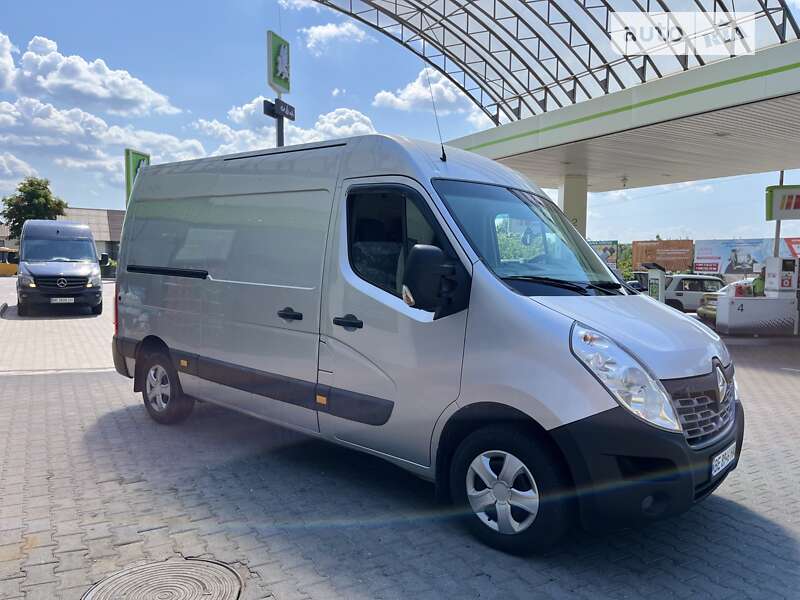 Вантажний фургон Renault Master 2017 в Первомайську