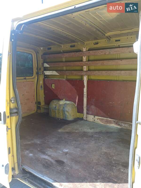 Грузовой фургон Renault Master 2001 в Львове