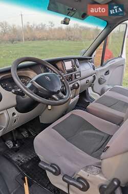 Вантажний фургон Renault Master 2004 в Запоріжжі