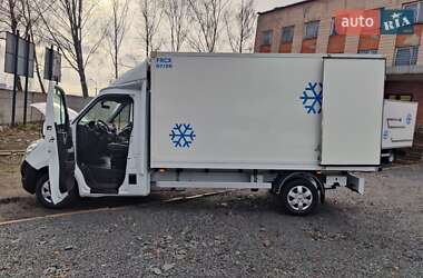 Вантажний фургон Renault Master 2017 в Рівному