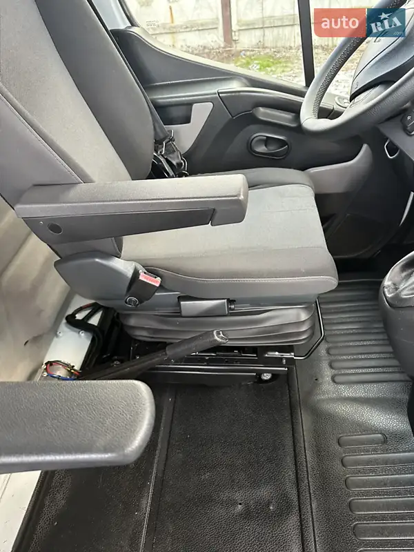 Грузовой фургон Renault Master 2015 в 
