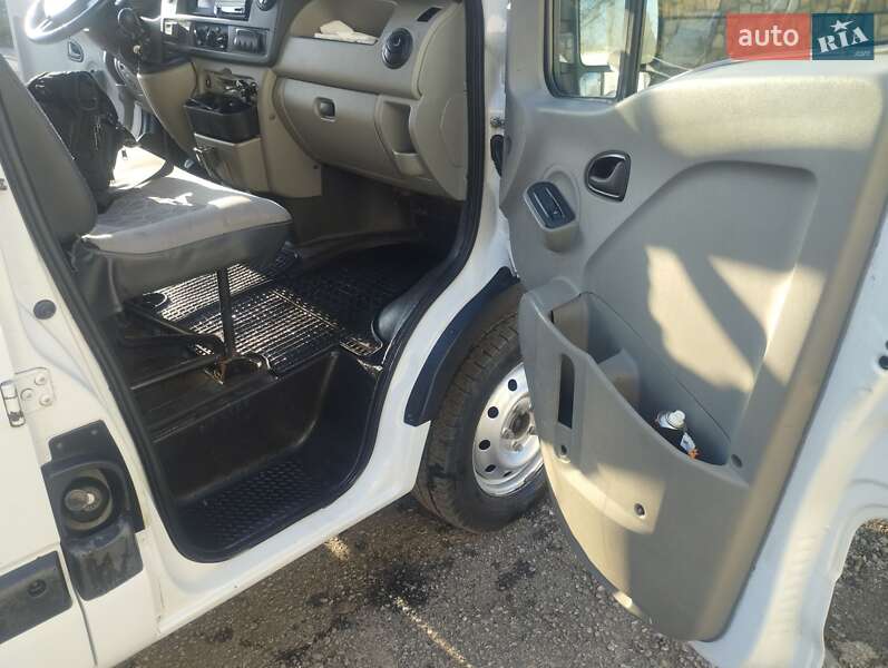 Эвакуатор Renault Master 2010 в Ивано-Франковске
