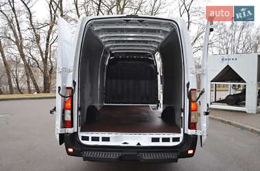 Грузовой фургон Renault Master 2018 в 