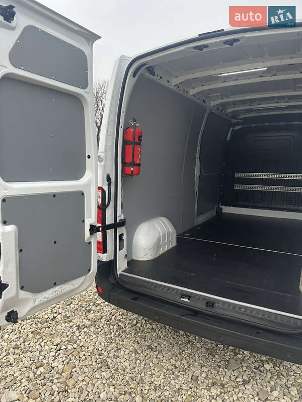 Вантажний фургон Renault Master 2020 в Львові