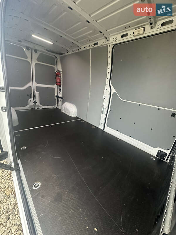 Вантажний фургон Renault Master 2020 в Львові