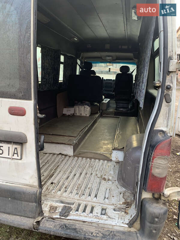 Вантажопасажирський фургон Renault Master 2001 в Мукачевому