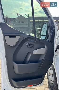 Грузовой фургон Renault Master 2012 в 