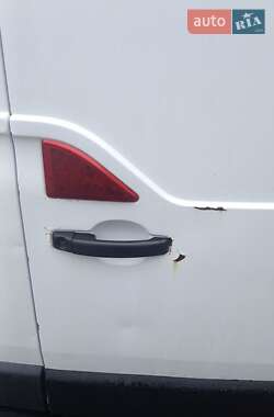 Грузовой фургон Renault Master 2012 в 