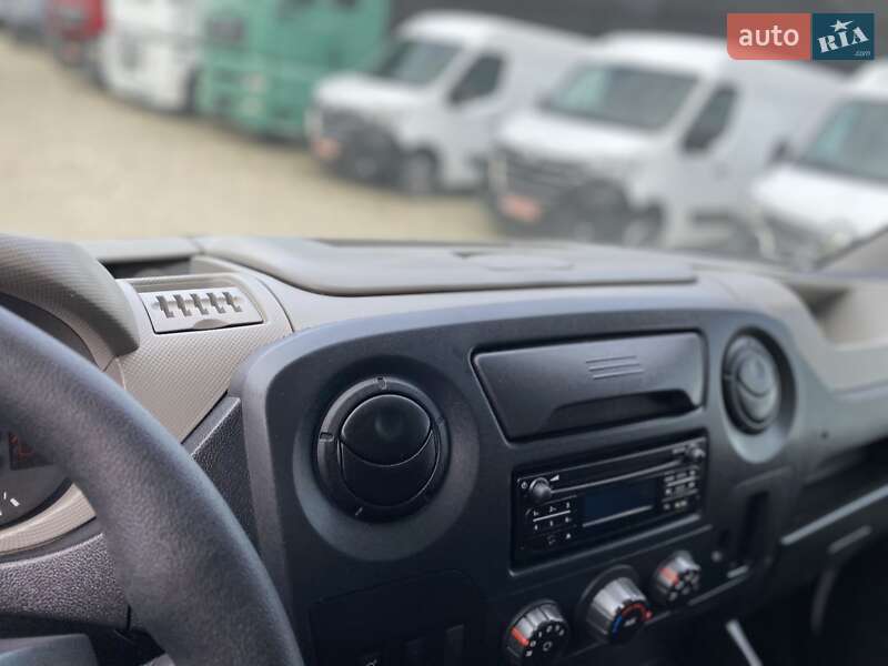 Вантажний фургон Renault Master 2017 в Хусті