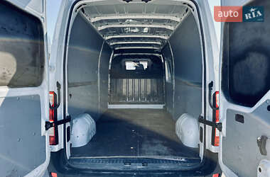 Грузовой фургон Renault Master 2016 в 