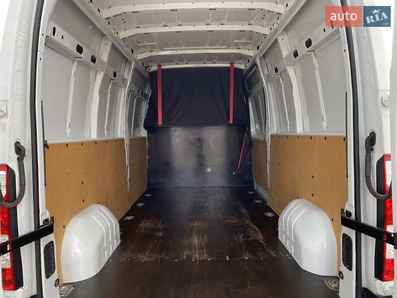 Вантажний фургон Renault Master 2018 в Хусті