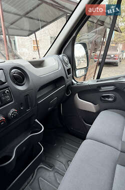Грузовой фургон Renault Master 2016 в 