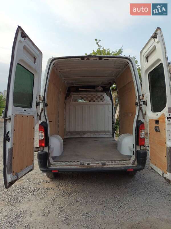 Вантажний фургон Renault Master 2009 в Умані
