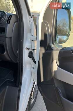 Вантажопасажирський фургон Renault Master 2018 в 