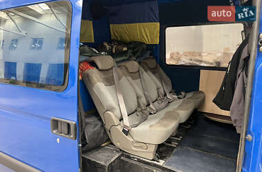 Вантажопасажирський фургон Renault Master 2001 в 