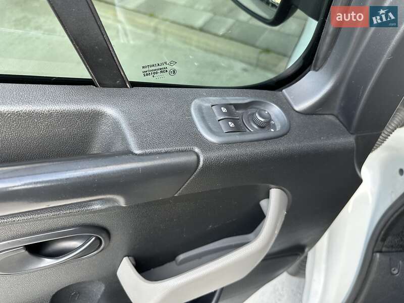 Вантажний фургон Renault Master 2013 в Києві