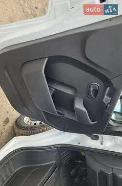 Грузовой фургон Renault Master 2021 в 