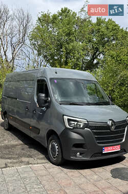 Грузовой фургон Renault Master 2022 в 