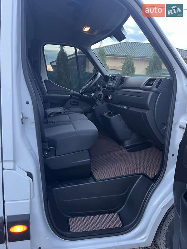 Вантажний фургон Renault Master 2021 в Ужгороді