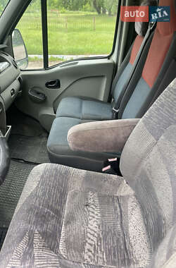 Грузопассажирский фургон Renault Master 2006 в 