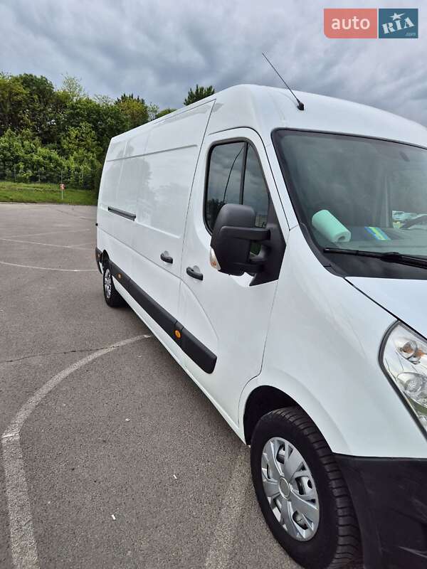 Вантажний фургон Renault Master 2015 в Львові