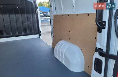Грузовой фургон Renault Master 2021 в 