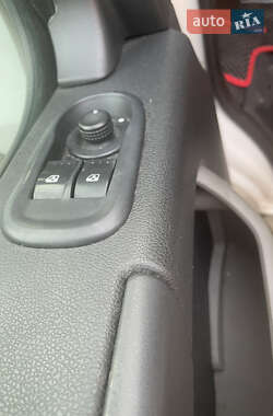 Вантажний фургон Renault Master 2012 в 