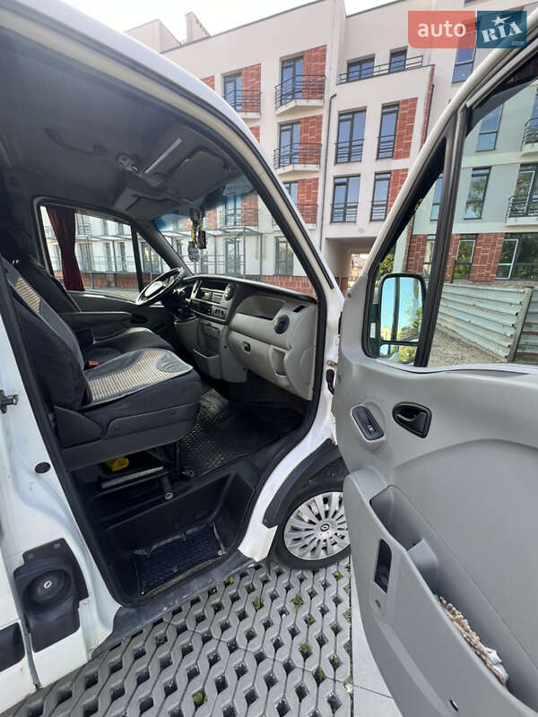 Вантажний фургон Renault Master 2006 в Самборі