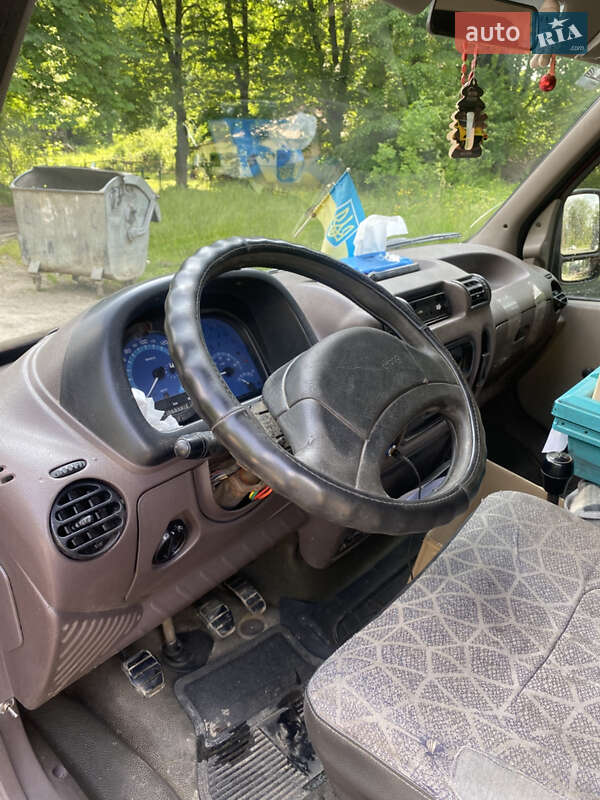 Грузовой фургон Renault Master 2000 в Дрогобыче