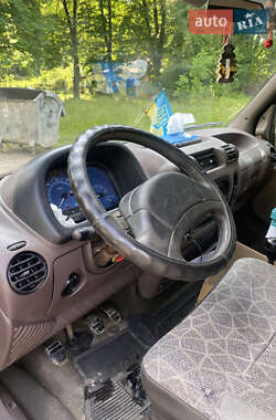 Грузовой фургон Renault Master 2000 в 