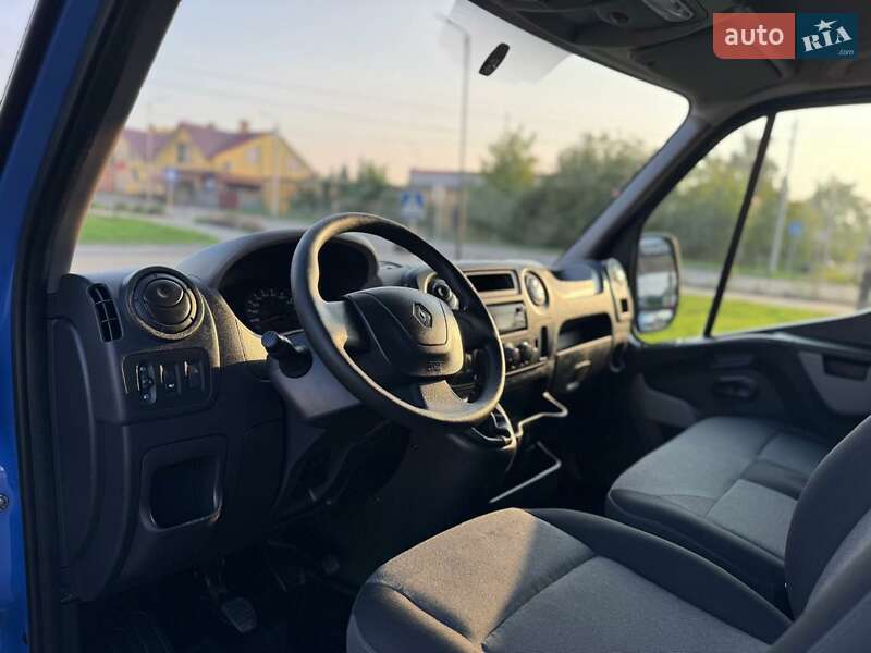 Грузопассажирский фургон Renault Master 2017 в Дубно