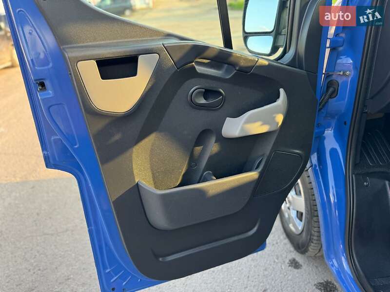 Грузопассажирский фургон Renault Master 2017 в Дубно