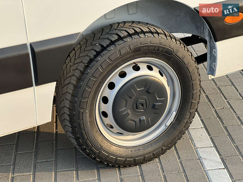 Грузовой фургон Renault Master 2022 в Дубно