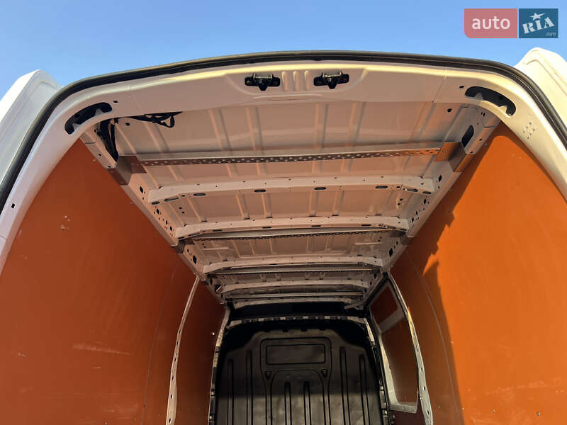 Грузовой фургон Renault Master 2022 в Дубно