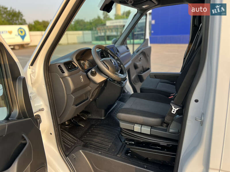 Грузовой фургон Renault Master 2022 в Дубно