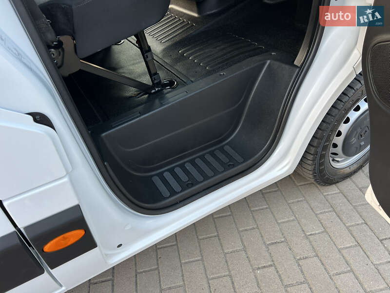 Грузовой фургон Renault Master 2022 в Дубно