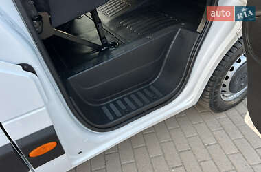 Вантажний фургон Renault Master 2022 в 